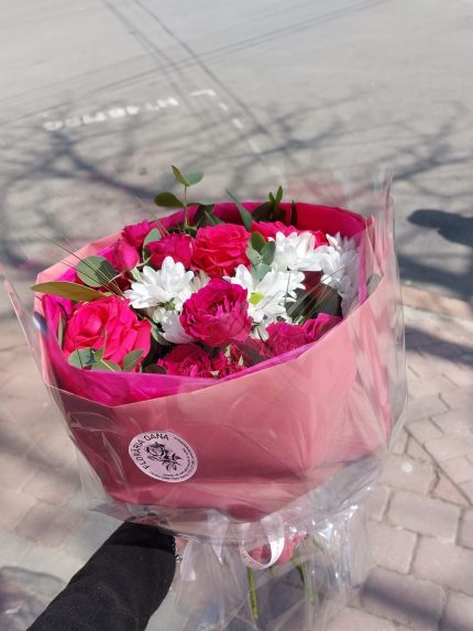 Mix trandafiri+minirose+crizanteme albe