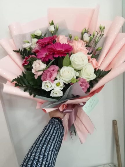 Buchet mix trandafiri,minirose,gerbera, lisianthus