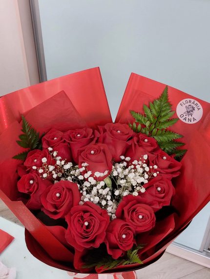 Buchet trandafiri inimă -15 +gipsofila